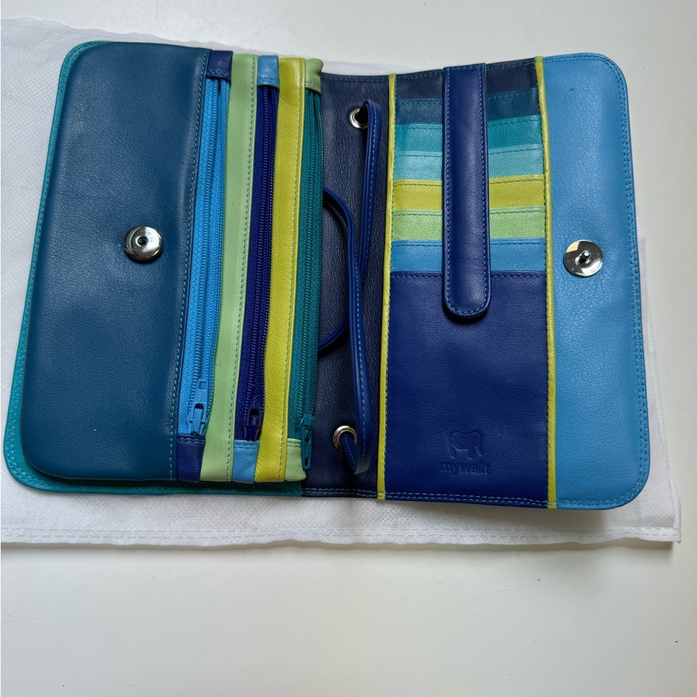 Mywalit seascape single flap purse wallet 3 zipper pockets 7 card holders BNWOT